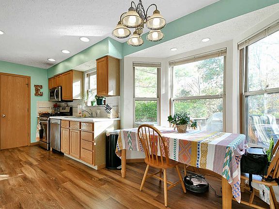 3rd image of 397 Scandia St