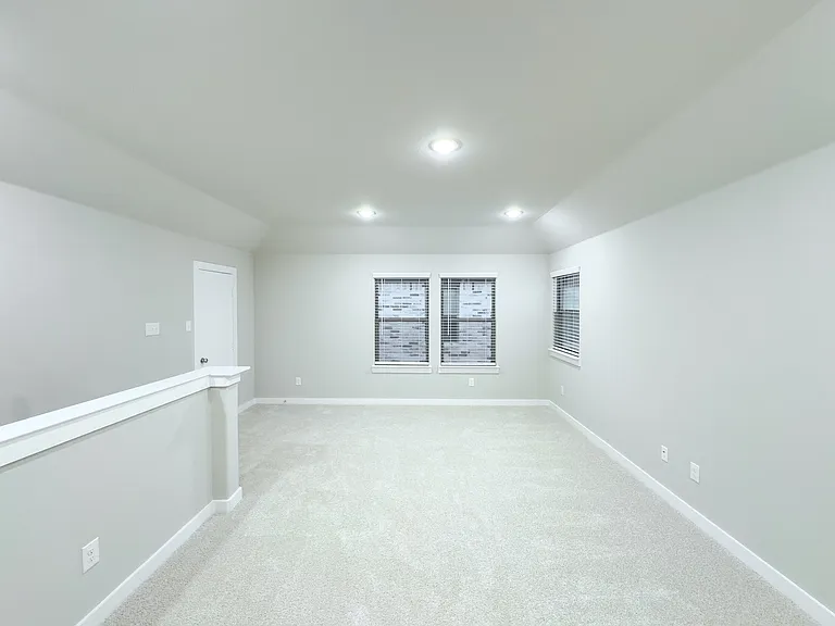 566 Silver Springs Ln — Photo 11
