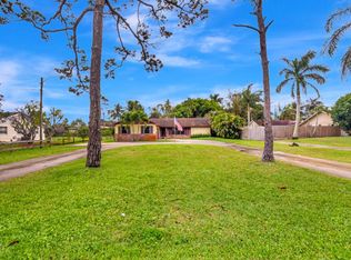 5372 Canal Dr, Lake Worth, FL 33463