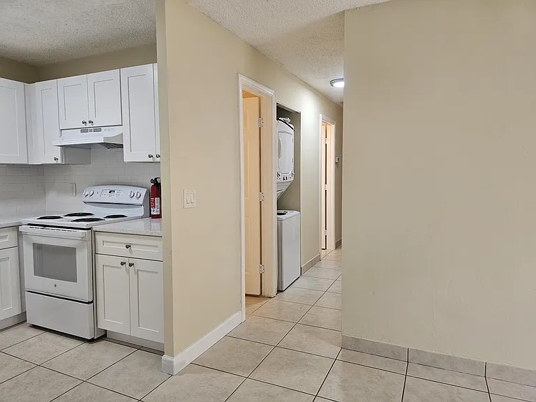 5836 S 37th Ct — Photo 10