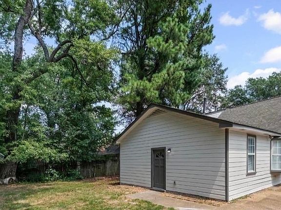 2nd image of 3843 Blue Jay Rd