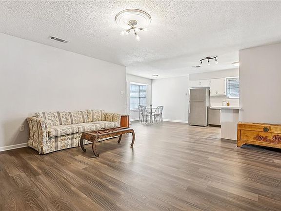 4th image of 1908 Persimmon Ave