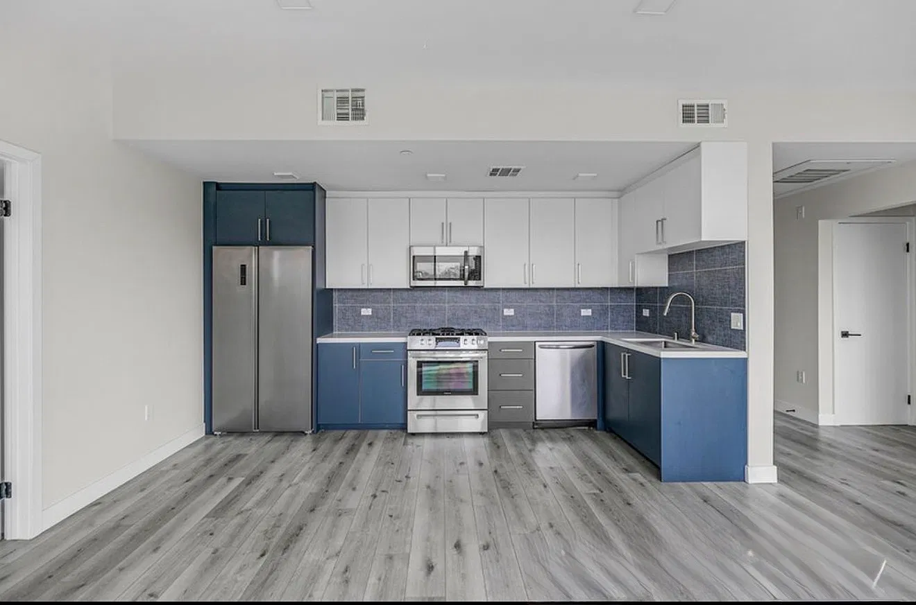2 bed, 1050 sqft, $3,135 — Photo 3