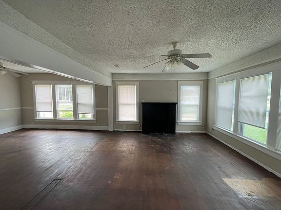 3rd image of 402 Sayles Blvd