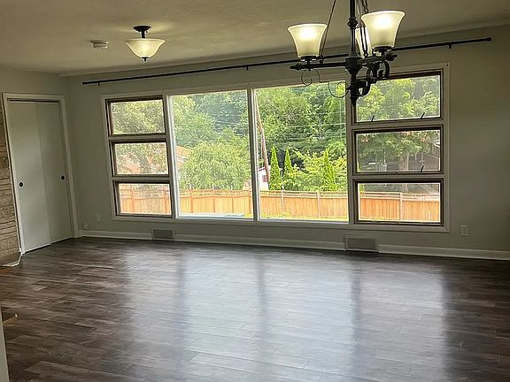 3rd image of 318 Fletcher Dr