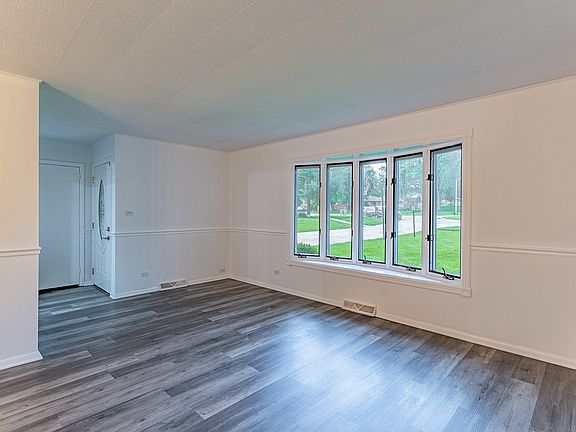 4th image of 946 Bryn Mawr Ave