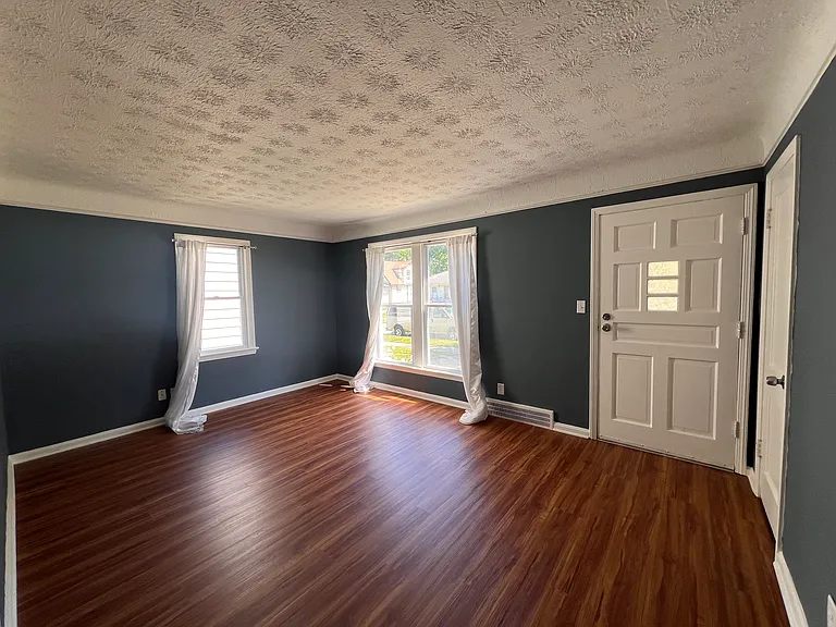 4606 Lincoln Ave — Photo 4