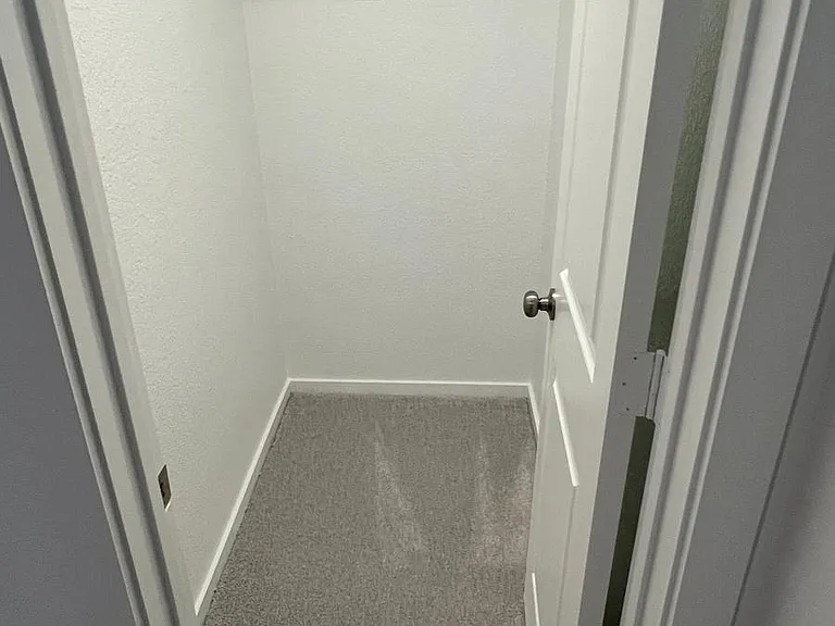 2047 Stable Ln — Photo 18
