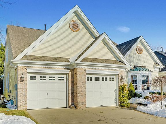 3rd image of 61 Oakmont Ln