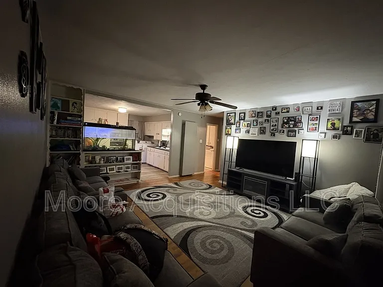 1047 Star St — Photo 2