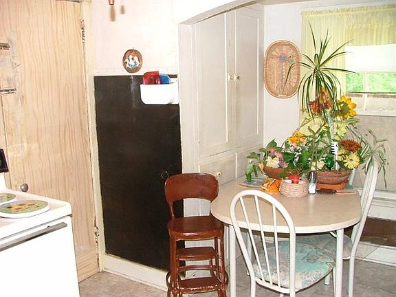 5th image of 25 Mason St