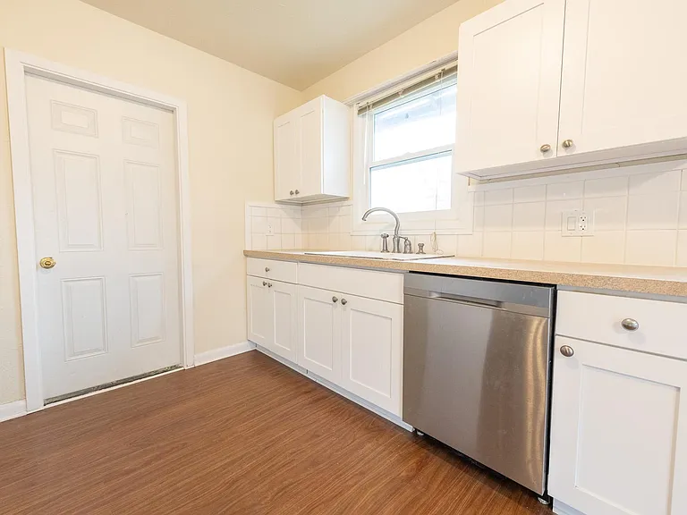 11130 NE Knott St — Photo 11
