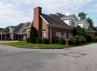 305 Westgate Terrace Ct, Louisville, KY 40207