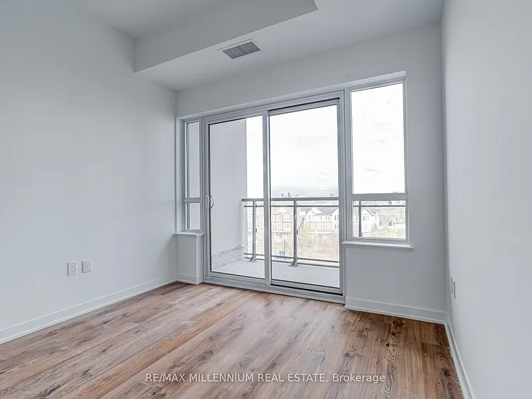 395 Dundas St W #531 — Photo 15