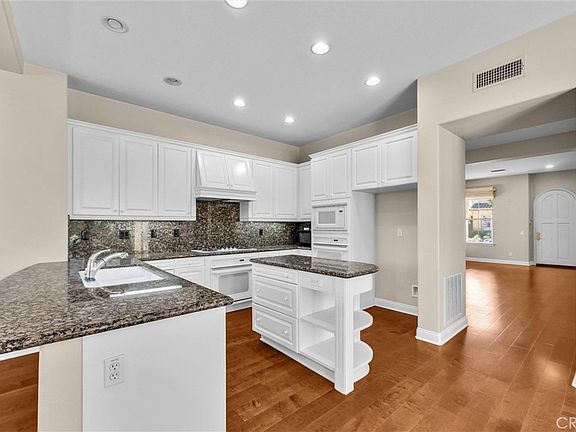 4th image of 23 Carpenteria