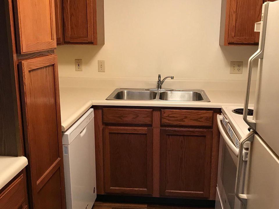 Kitchen with appliances (stove, refrigerator, dishwasher, disposal)