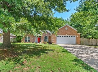 2814 N Quail Creek Dr, Fayetteville, AR 72703