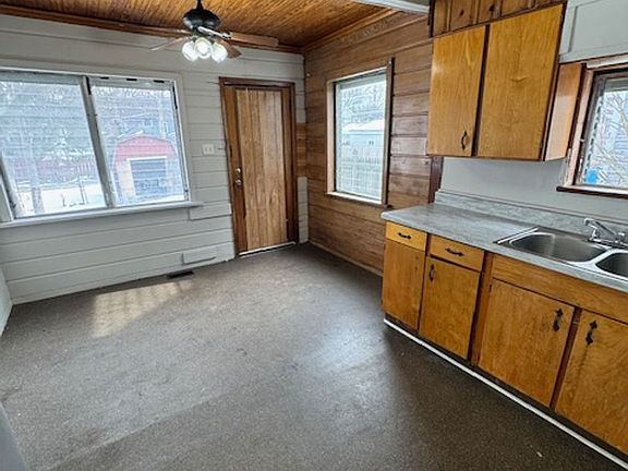 5th image of 3011 Hoagland Ave