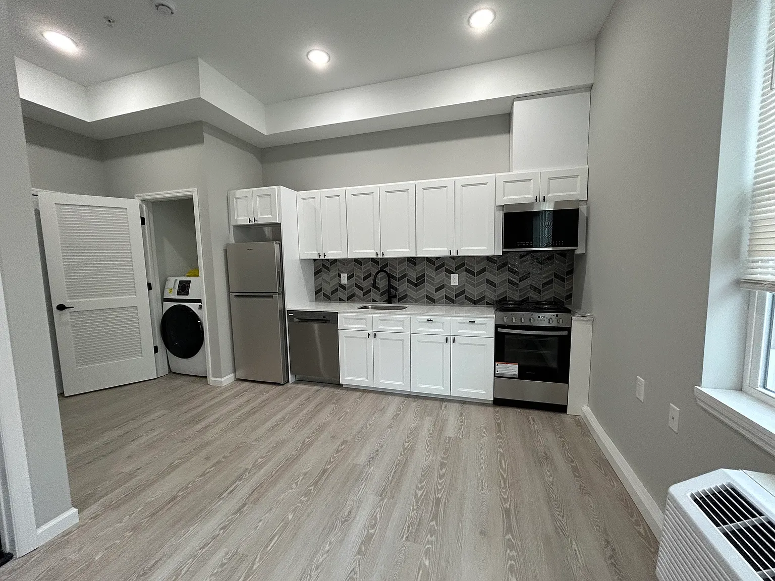 Studio, $1,424 — Photo 4