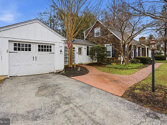 3rd image of 935 N Chester Rd