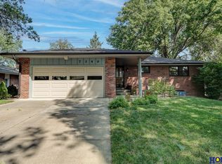 7340 Englewood Dr, Lincoln, NE 68510