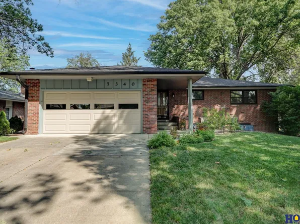 7340 Englewood Dr, Lincoln, NE 68510