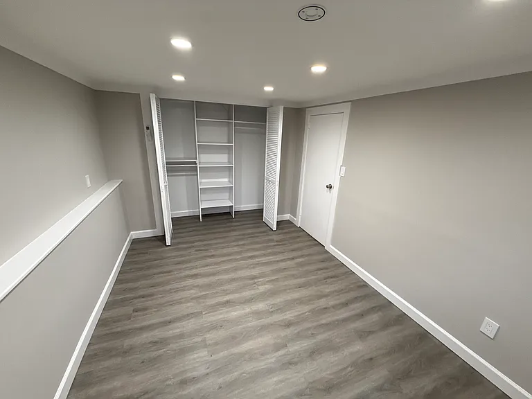 1162 Waverly Ave — Photo 11