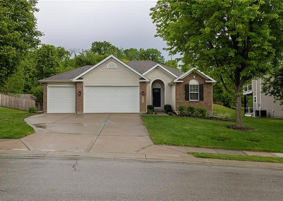 1st image of 5005 NW Flintridge Dr