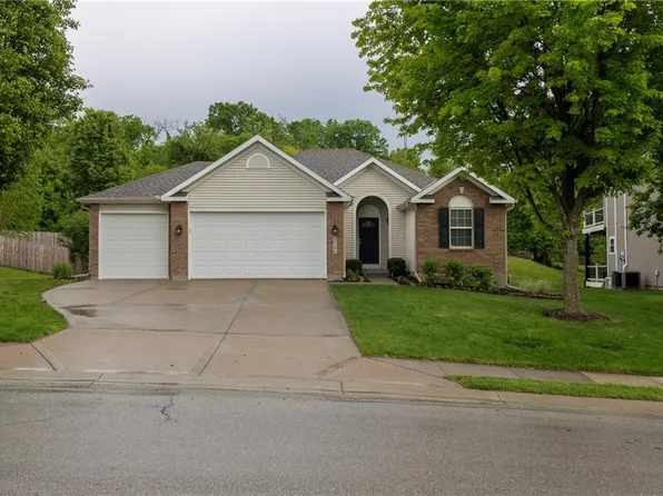 5005 NW Flintridge Dr, Riverside, MO 64150