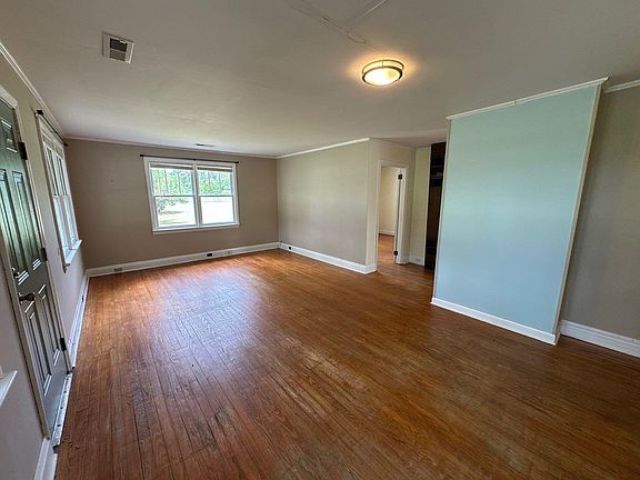 4th image of 106 Roosevelt Dr