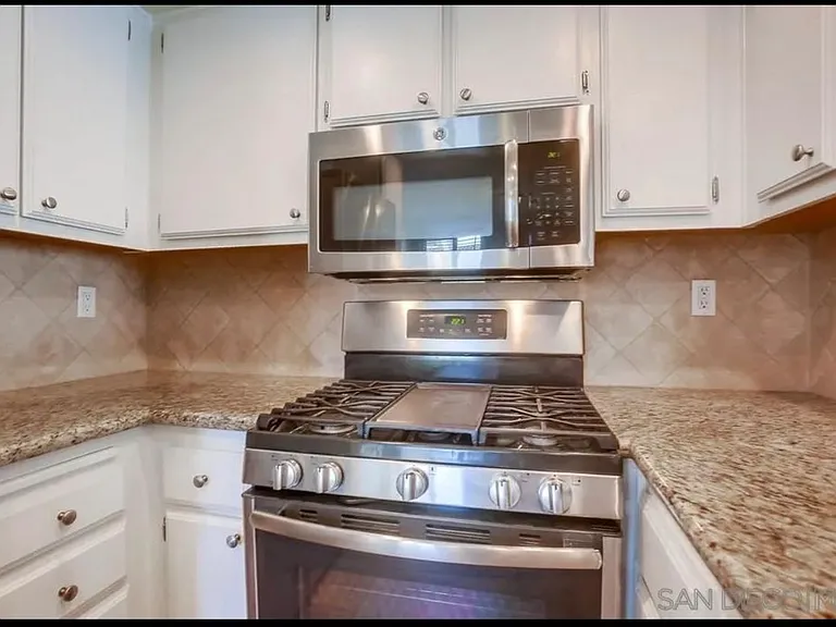 450 Stoney Point Way — Photo 8