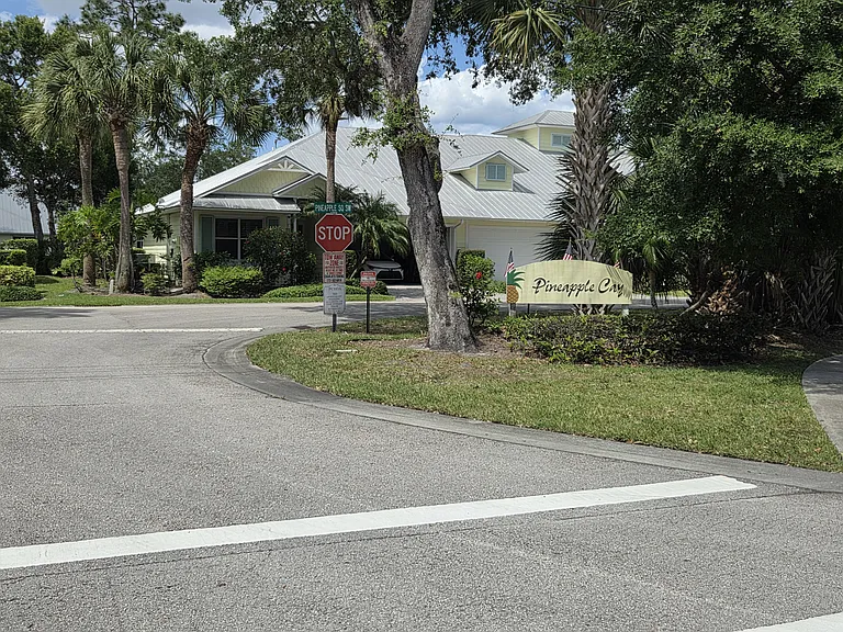 Entrance to Pineapple Cay