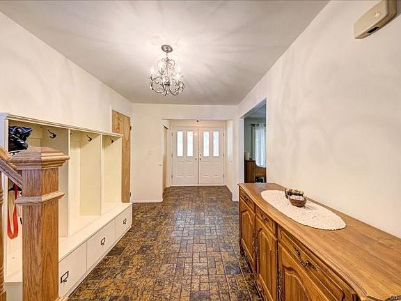 3rd image of 4 Bon Aire Cir