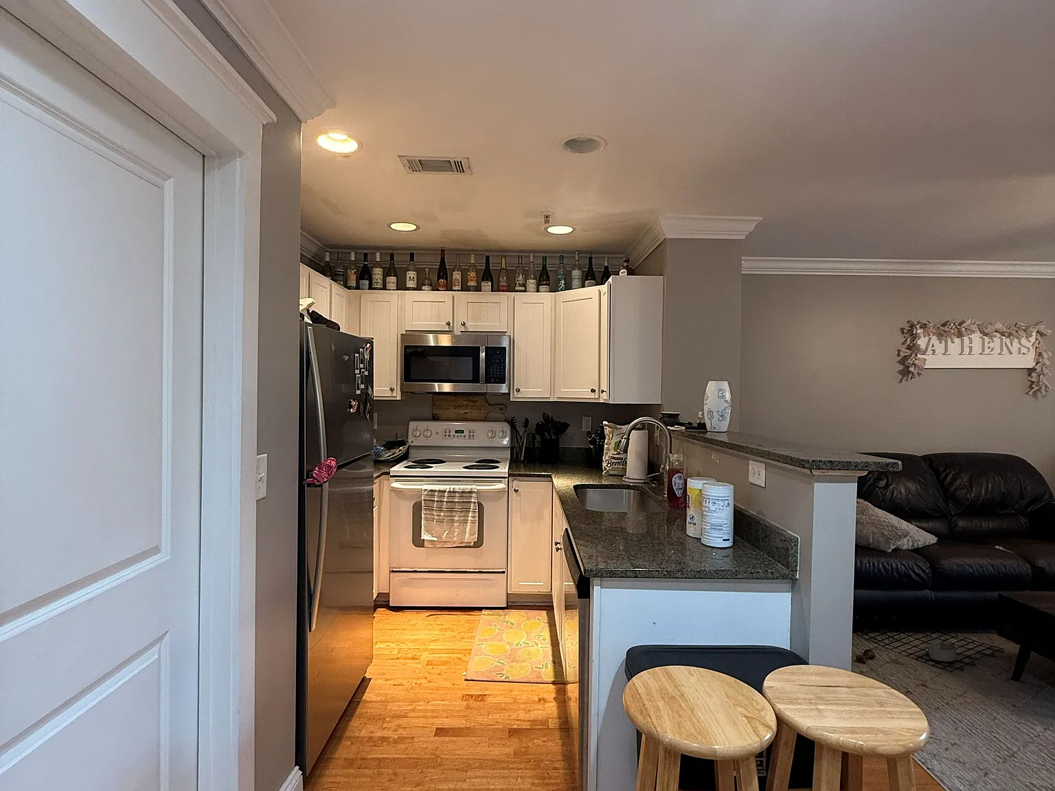 3 bed, 1406 sqft, $2,100 — Photo 4