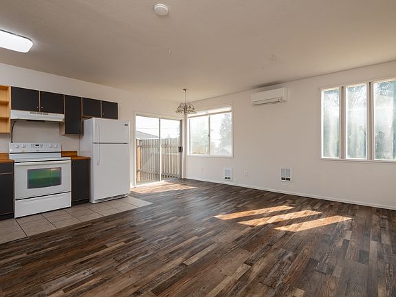 3rd image of 10261 Occidental Ave S