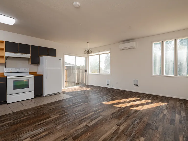 10261 Occidental Ave S — Photo 3