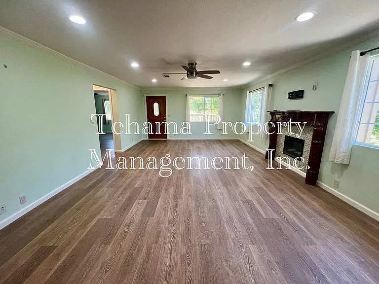 23353 Hamilton Ave — Photo 3