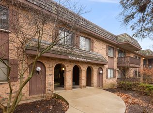 8000 Woodglen Ln APT 102, Downers Grove, IL 60516