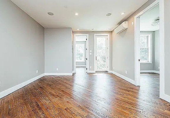 2nd image of 76 Palmetto St #3B