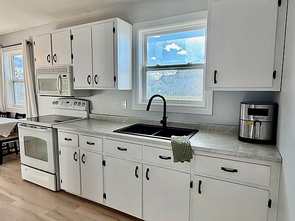 4th image of 733 Sharpes Ln