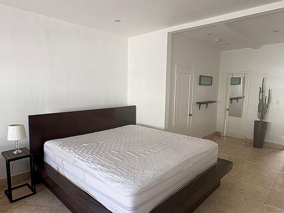 3rd image of 736 12th St APT 8