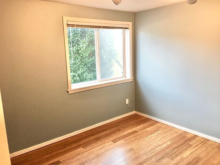 2432 Dexter Ave N #100 — Photo 14