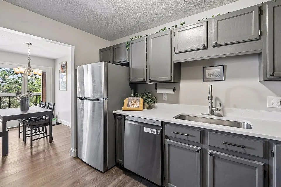 2 bed, 916 sqft, $1,400 — Photo 4