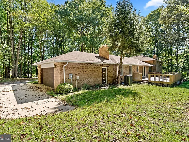 9409 Croom Acres Dr — Photo 3