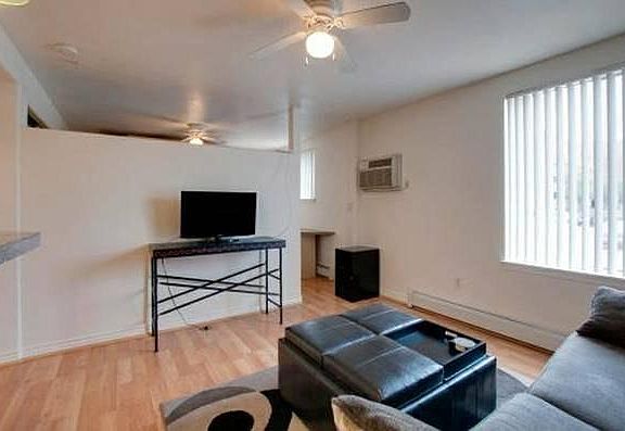 5th image of 1833 N Williams St APT 204
