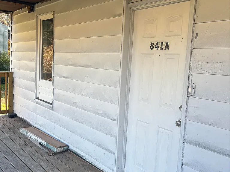 841 Stewart St — Photo 1