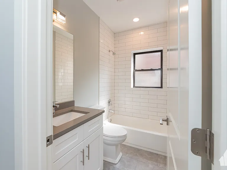 522 W Cornelia Ave — Photo 5