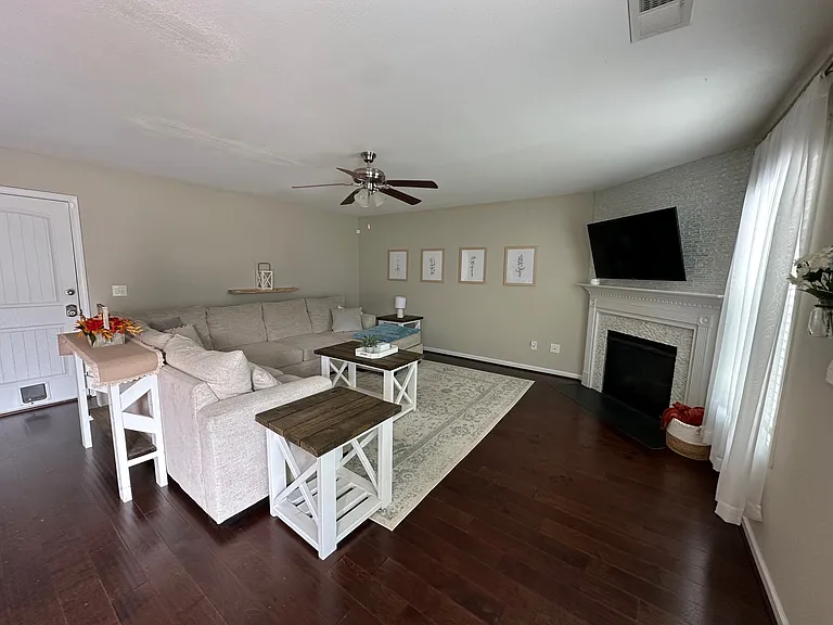 411 Easy Goer Ct — Photo 2
