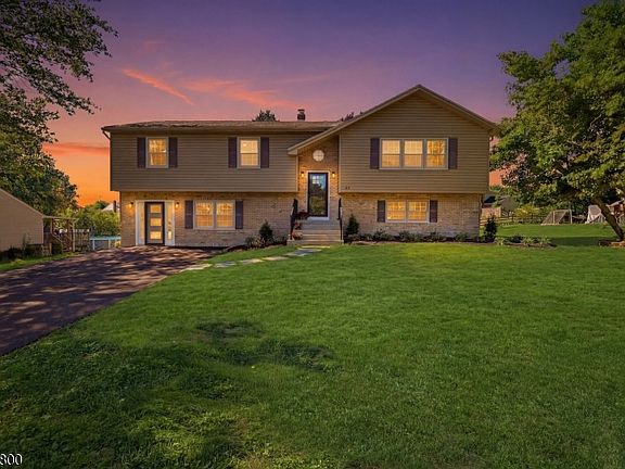 2nd image of 44 Stonehenge Dr