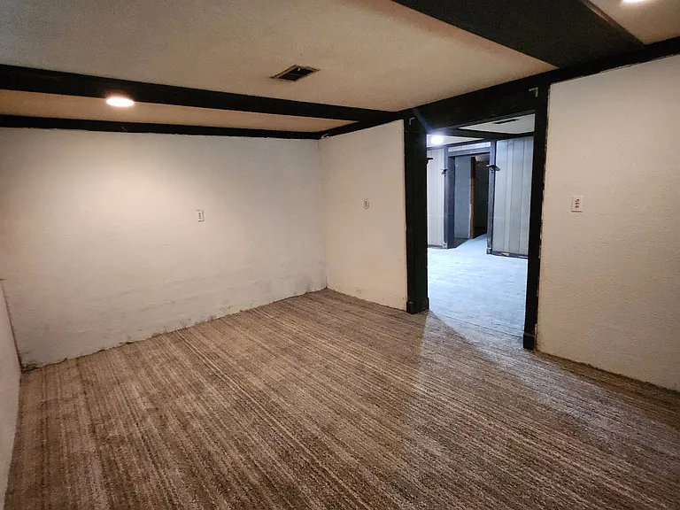 2116 W Kettelle St — Photo 27